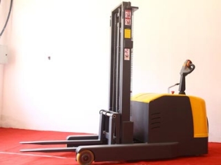 Custom Stand-on Reach Truck | Full Electric Reach Stacker For Narrow Aisle Wareh