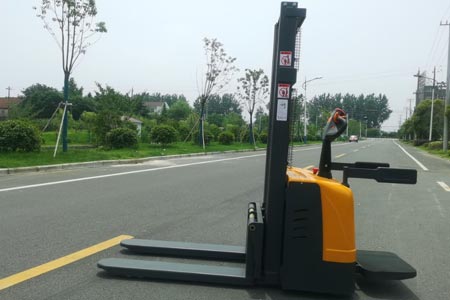 Electric Forklift Operator Training
