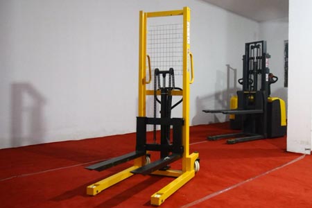 Newnewton Forklift Spot Goods
