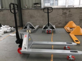 Manual Pallet Jack | Can You Convert Manual Pallet Jack to Electric? Safety Anal