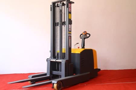 Stand-On Reach Stacker