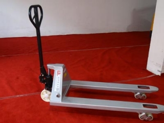 Hand Operated Forklift Maintenance | Manual Hydraulic Pallet Truck Upkeep Tips