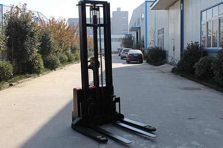 Straddle Stacker Selection