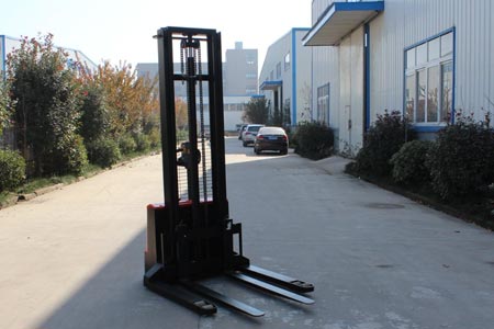Straddle Full Electric Stacker