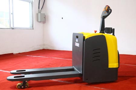 Control handle for rider pallet truck