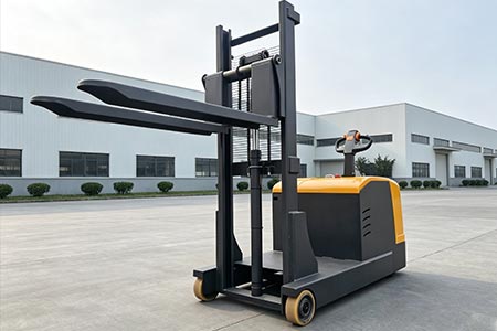 Rider Counterbalance Stacker