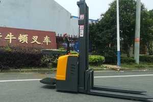 1 Ton Stand‑on Stacker: Price & Configuration Comparison 2026