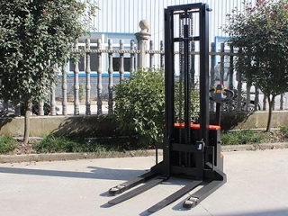 Maintenance Cycles for Walk‑Behind Straddle Stacker