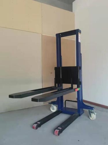 Lithium battery self‑loading stacker