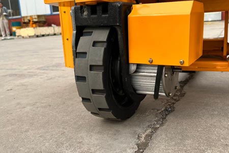 Rough‑terrain electric pallet jack