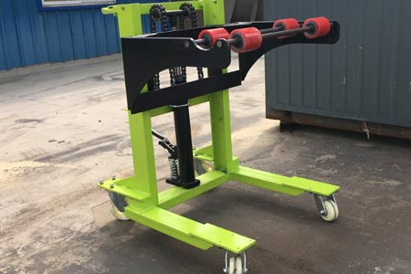 Manual hydraulic stacker