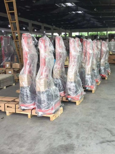 Small self‑loading stacker