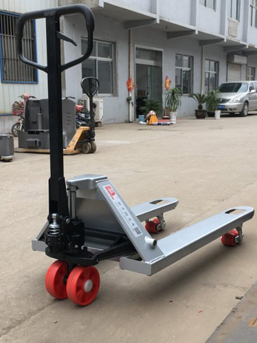 Manual hydraulic pallet truck