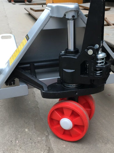 Manual pallet truck detail display