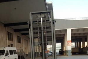1 Ton Stand‑on Reach Stacker | Full‑Electric Pallet Stacking Truck
