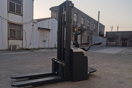 Stand-on Full Electric Stacker In Stock | 2 Ton Stand-on Stacker