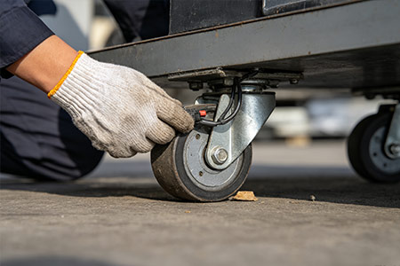 Scale pallet truck maintenance