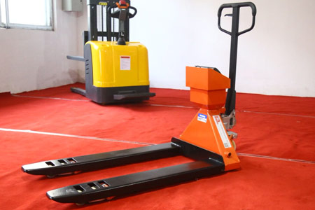 Weighing function of scale pallet truck