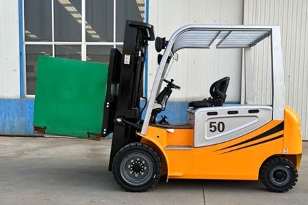 All-terrain rough terrain forklift