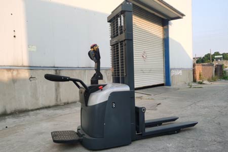Electric pallet stacker