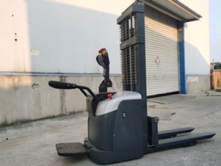 Stand-On Electric Stacker Introduction | Light-Duty Electric Stacker