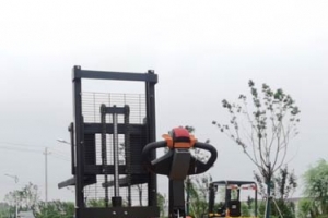 Stand-On Counterbalance Stacker | Buying Guide & Manufacturer Screening