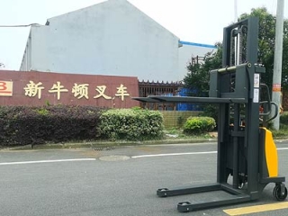 Light Semi-Electric Stacker | Semi-Electric Stacker Repair Mistakes