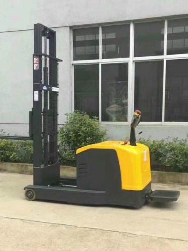 Stand-on reach stacker
