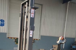 Stand-On Reach Stacker | Reach Truck vs Stacker Comparison Guide