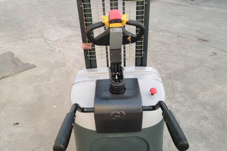 Stand‑on double pallet stacker details