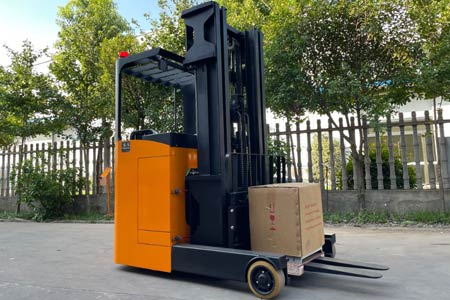 Double-reach electric reach truck