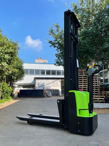 3-ton electric stacker