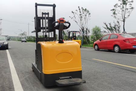Rider-on counterbalance stacker