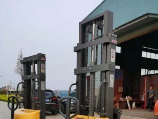 Semi‑Electric Stacker | Buying Guide & Configuration Comparison