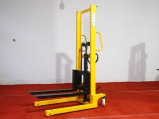 Hand‑Operated Forklift | Manual Hydraulic Stacker Warehouse Selection Guide