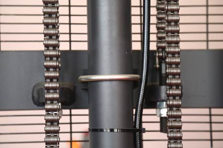 Reach forklift mast