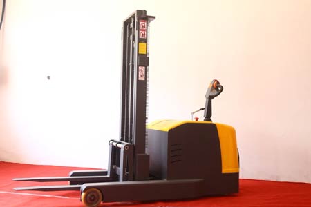 Narrow aisle high‑lift forklift