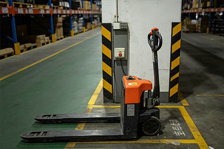 Electric pallet truck