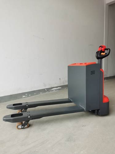 Electric pallet truck operation