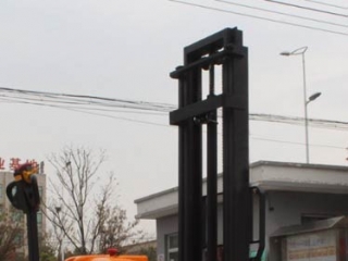 Walk‑Behind Counterbalance Stacker | Leg‑Free Forklift Manufacturer