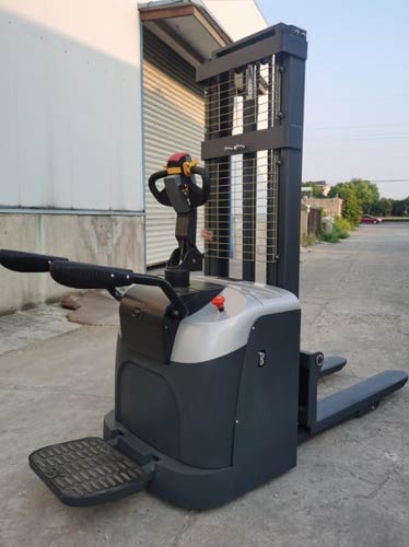 Warehouse stand‑on stacker