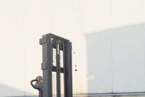 What Makes Rider‑Operated Full‑Electric Stacker Stand Out In Busy Warehouse