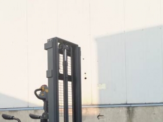 What Makes Rider‑Operated Full‑Electric Stacker Stand Out In Busy Warehouse