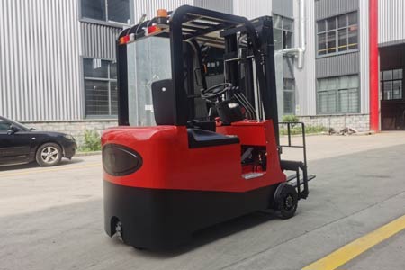 Three‑wheel forklift high stability