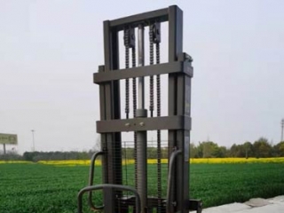 3 Configurations That Determine The Price of Semi Electric Stacker