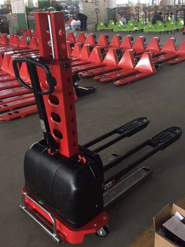Advantages of Semi-Electric Self-Loading Stacker for Small Store Cargo Loading
