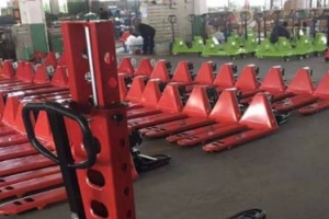 Advantages of Semi-Electric Self-Loading Stacker for Small Store Cargo Loading