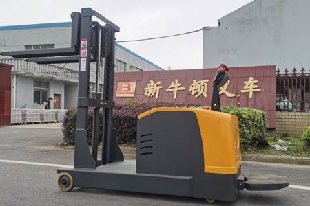 Walkie VS Stand-on Counterbalance Stacker for Warehouse High Stacking