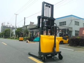 How to Confirm Load Capacity for Warehouse Semi-electric Stacker