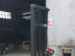 4 Working Scenarios of Narrow Aisle Walkie Electric Stacker